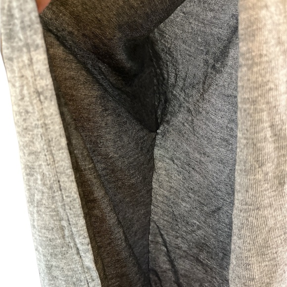 Flowy Women’s Color Block Top - Picture 5 of 5